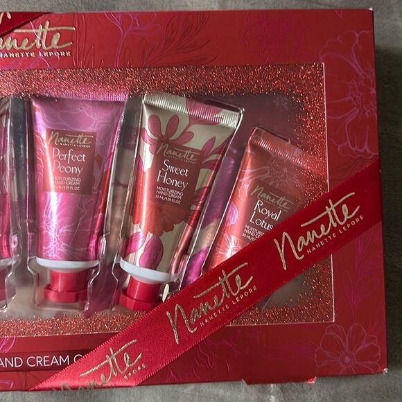 nanette lepore 6 pc Deluxe Hand Cream Collection Gift Pack for Her - Picture 5 of 10